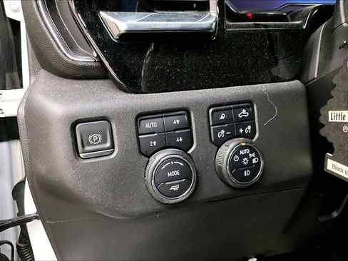 Used 2022 Chevrolet Silverado 1500 LT Trail Boss w/ Convenience Package II AWD/4WD image 38