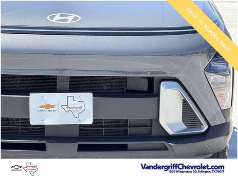Used 2025 Hyundai Kona SEL FWD image 8
