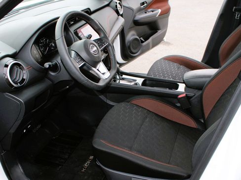 Used 2024 Nissan Kicks SR FWD image 12