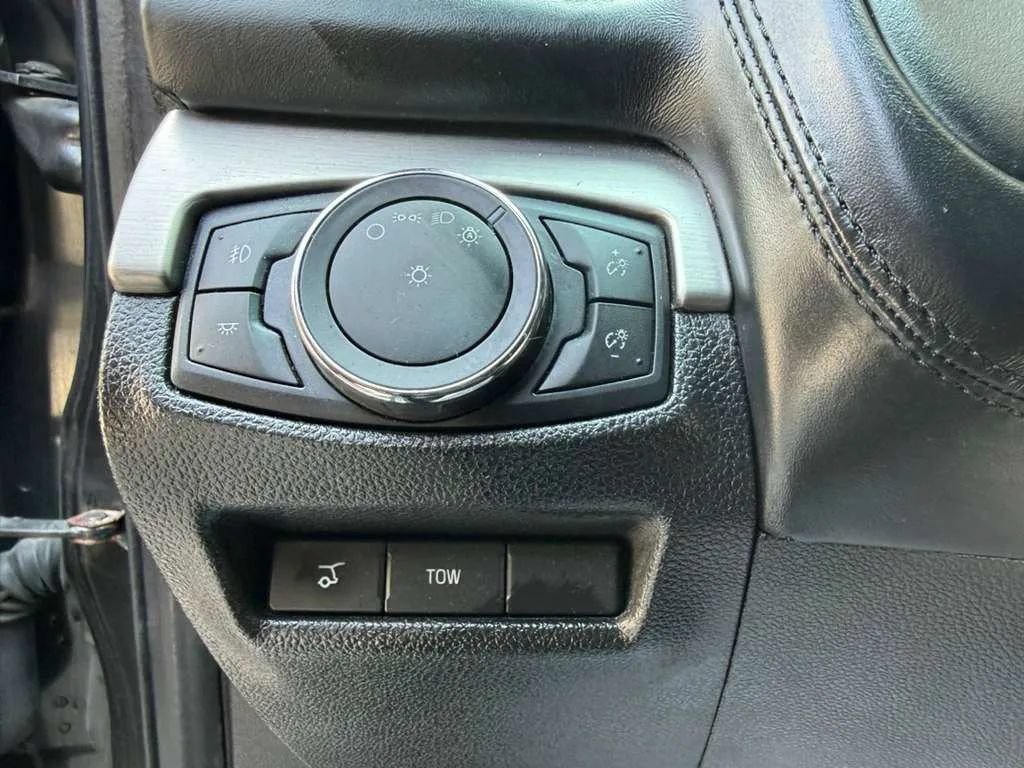 Used 2018 Ford Explorer Platinum AWD/4WD image 23