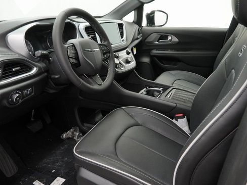 New 2026 Chrysler Pacifica Limited w/ S Appearance Package image 16