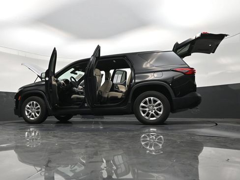 Used 2023 Chevrolet Traverse LS FWD image 21