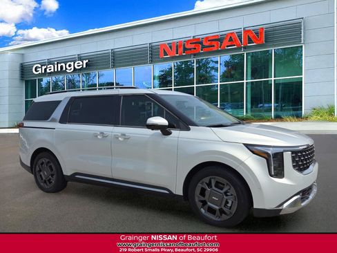 Used 2025 Kia Carnival SX FWD image 1