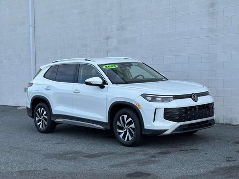 Certified 2025 Volkswagen Tiguan S FWD image 7
