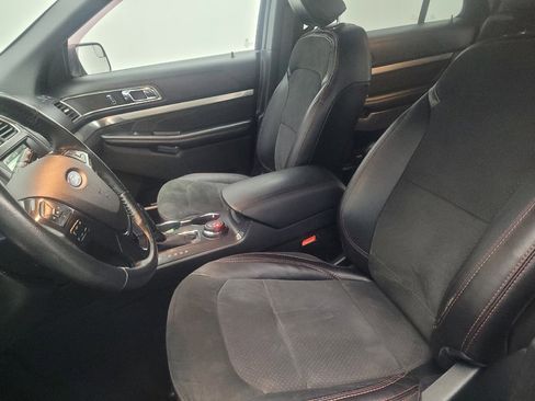 Used 2018 Ford Explorer XLT w/ Equipment Group 202A AWD/4WD image 17