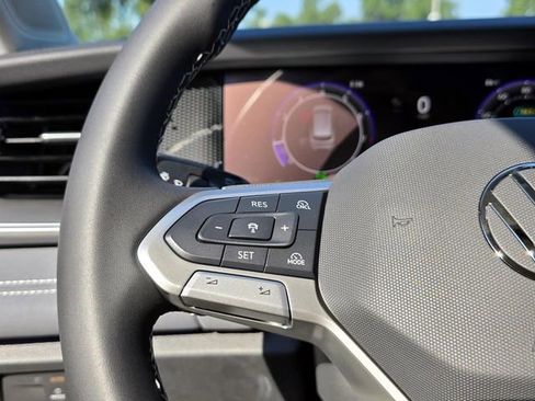 New 2025 Volkswagen Tiguan SE image 13