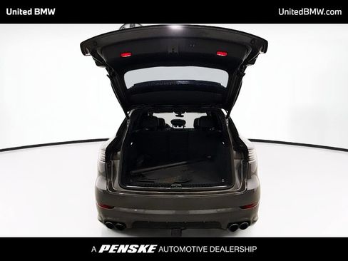 Used 2023 Porsche Cayenne Turbo S AWD/4WD image 14