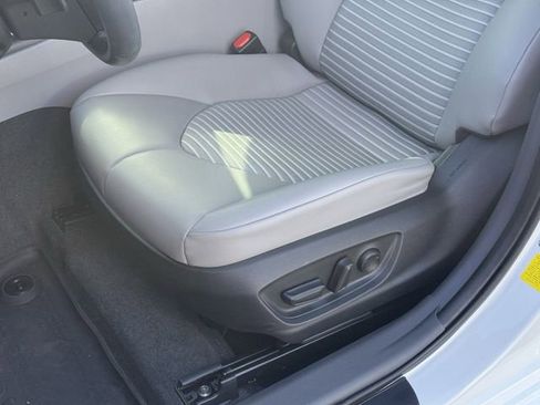 Used 2022 Toyota Camry SE image 13