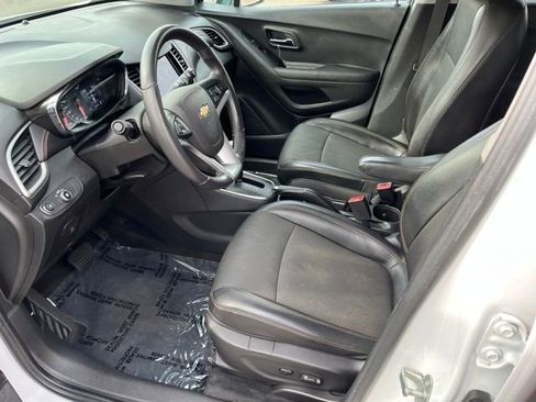 Used 2020 Chevrolet Trax LT w/ Redline Edition image 3