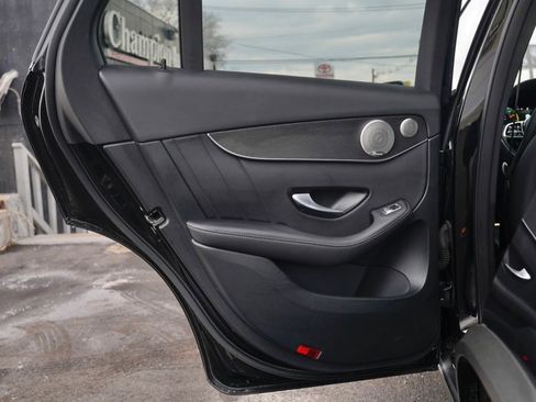 Used 2021 Mercedes-Benz GLC 300 4MATIC image 27