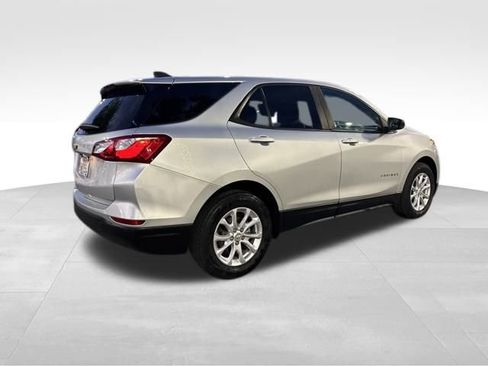 Used 2021 Chevrolet Equinox LS w/ LS Convenience Package image 5