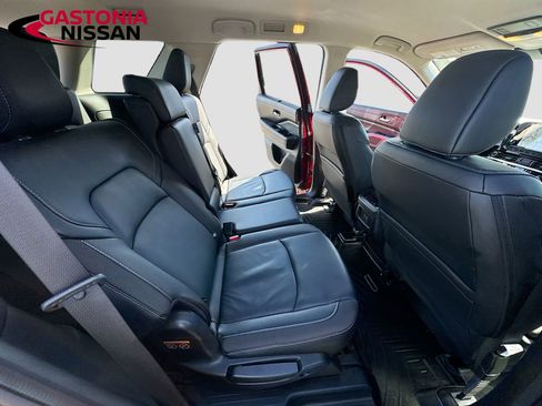 Used 2023 Nissan Pathfinder SL image 36