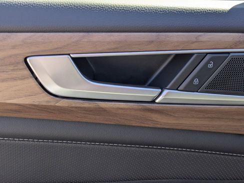 New 2026 Volkswagen Atlas SE image 12