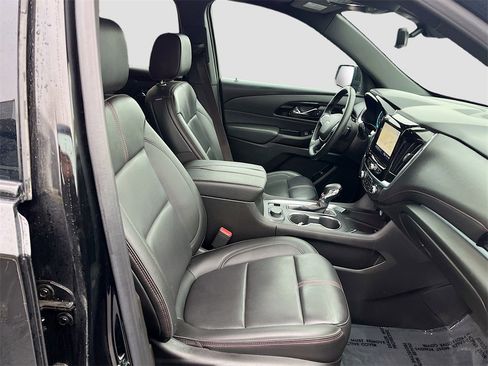 Used 2023 Chevrolet Traverse RS image 31