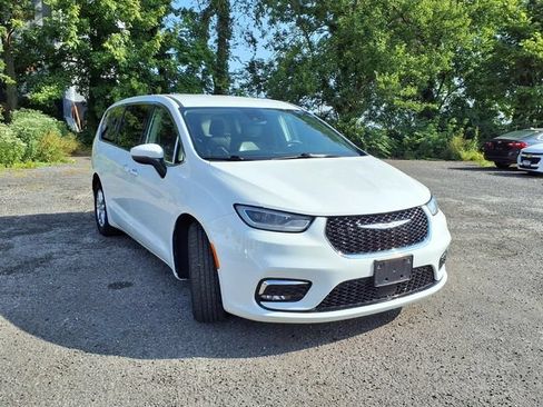Used 2023 Chrysler Pacifica Touring-L FWD image 29