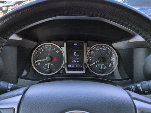 Used 2020 Toyota Tacoma SR5 RWD image 26