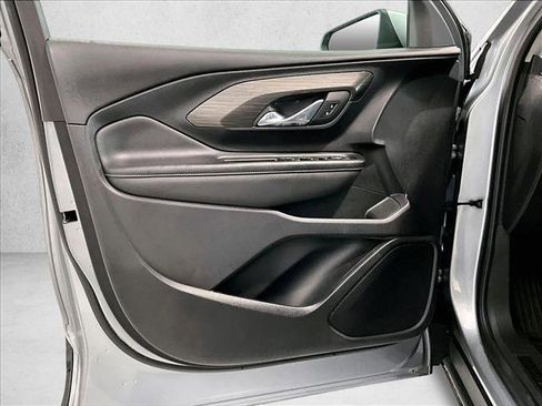 Used 2023 GMC Terrain SLE FWD image 18