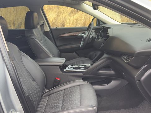 Used 2023 Buick Envision Avenir image 32