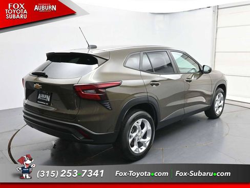 Used 2024 Chevrolet Trax LS w/ LS Convenience Package FWD image 15