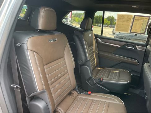 Used 2026 GMC Acadia Denali Ultimate FWD image 23