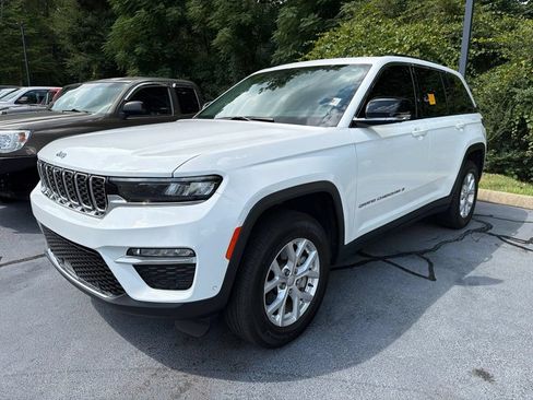 Used 2023 Jeep Grand Cherokee Limited w/ Luxury Tech Group II AWD/4WD image 2