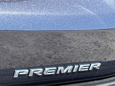 Used 2023 Chevrolet Suburban Premier image 18