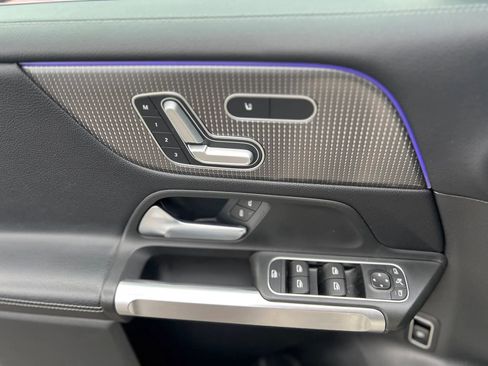 Used 2021 Mercedes-Benz GLB 250 4MATIC image 32