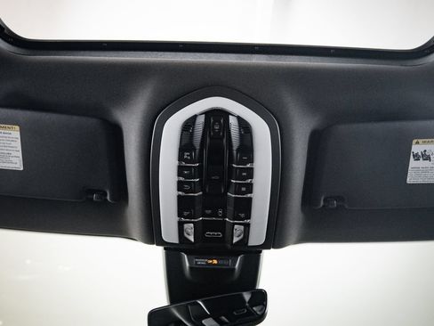 Certified 2020 Porsche Macan AWD/4WD image 20