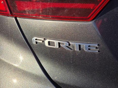 Used 2019 Kia Forte LXS FWD image 14