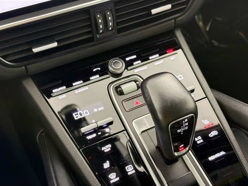 Used 2019 Porsche Cayenne AWD/4WD image 16