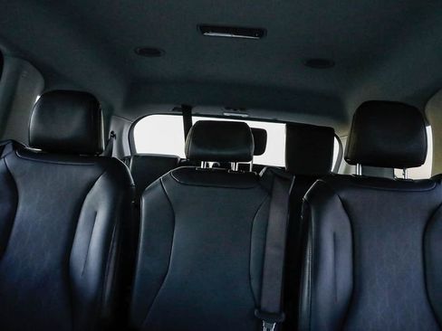 Used 2024 Kia Carnival LX image 27