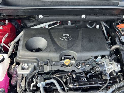 Used 2025 Toyota RAV4 XLE AWD/4WD image 27
