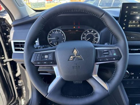 New 2026 Mitsubishi Outlander SE FWD image 40