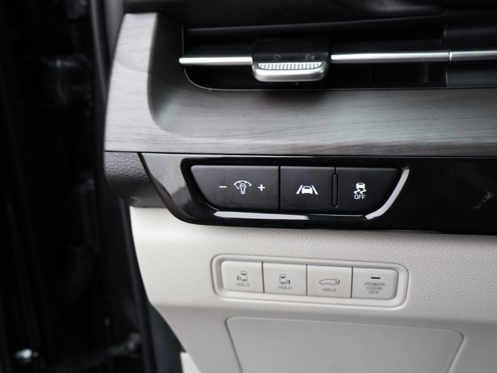 Certified 2023 Kia Carnival EX FWD image 17