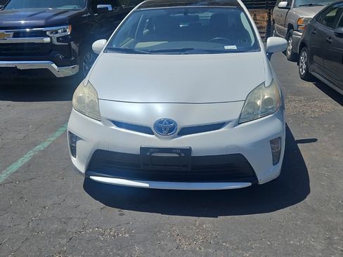 Used 2013 Toyota Prius Four w/ Deluxe Solar Roof Pkg FWD image 2