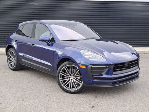 Certified 2025 Porsche Macan AWD/4WD image 9