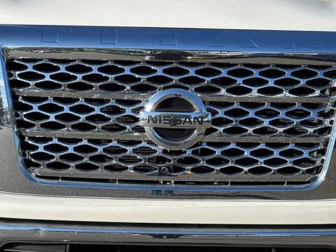 Used 2018 Nissan Titan SL w/ Chrome Package AWD/4WD image 48