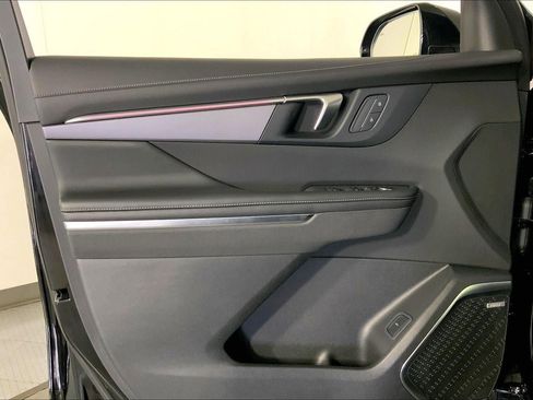 Used 2025 Buick Enclave Sport Touring image 25