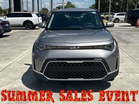 Used 2025 Kia Soul LX w/ LX Technology Package FWD image 3