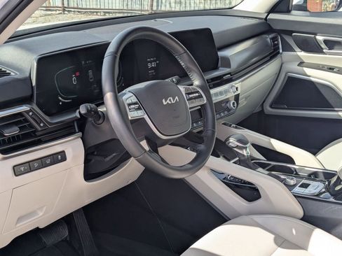 Used 2025 Kia Telluride S image 14