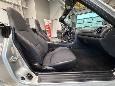 Used 2001 MAZDA MX-5 Miata RWD image 35