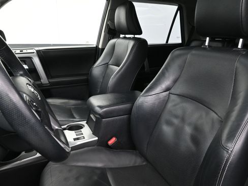 Used 2014 Toyota 4Runner Limited image 11