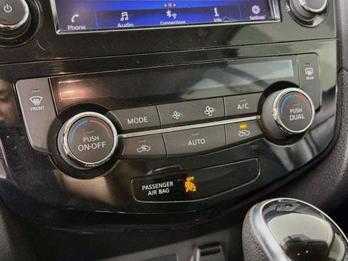 Used 2018 Nissan Rogue SV AWD/4WD image 21