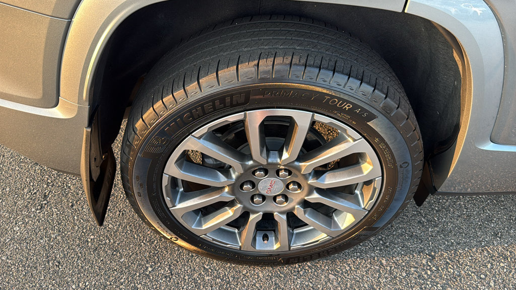 Used 2023 GMC Acadia Denali FWD image 9