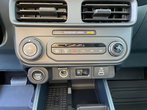 New 2025 Ford Maverick Lariat w/ Black Appearance Package image 27