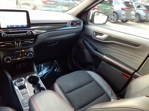Certified 2025 Ford Escape ST-Line Select AWD/4WD image 13