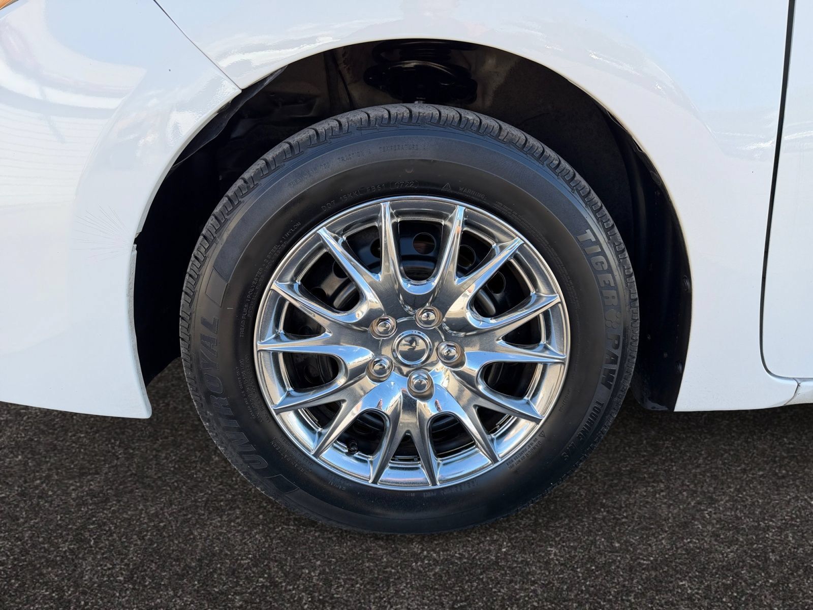 Used 2017 Toyota Corolla L w/ Carpet Mat Package (TMS) FWD image 14