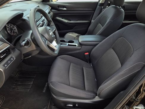 Used 2025 Nissan Altima 2.5 SV FWD image 29
