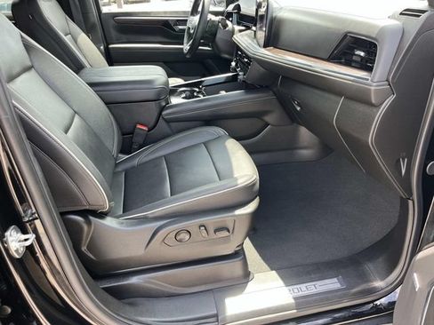 Used 2025 Chevrolet Tahoe Premier RWD image 25