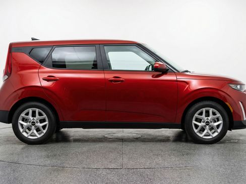 Used 2025 Kia Soul LX w/ LX Technology Package image 11